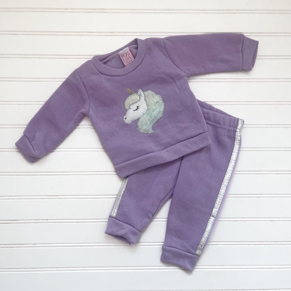 NWOT Comfy Cozy Unicorn Appliqué Crewneck & Joggers Set